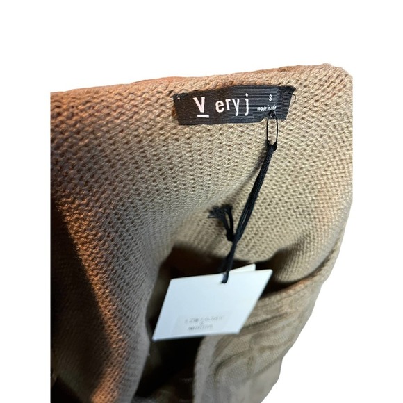 Two Very J Short Sleeve V Neck Cable Knit Sweater Dress - Picture 8 of 15